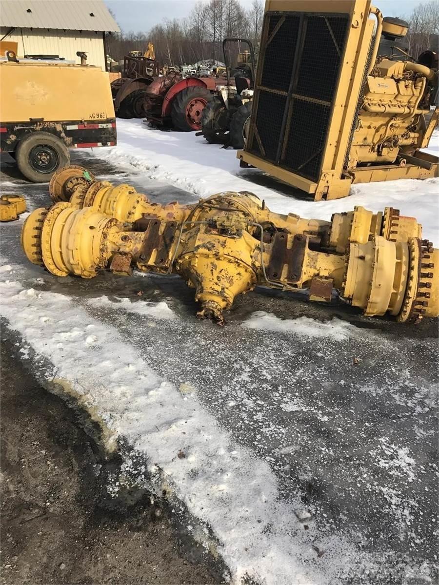 Komatsu  Mosty, wały i osie