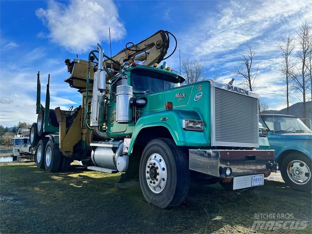 Mack RW700 Samochody do przewozu drewna