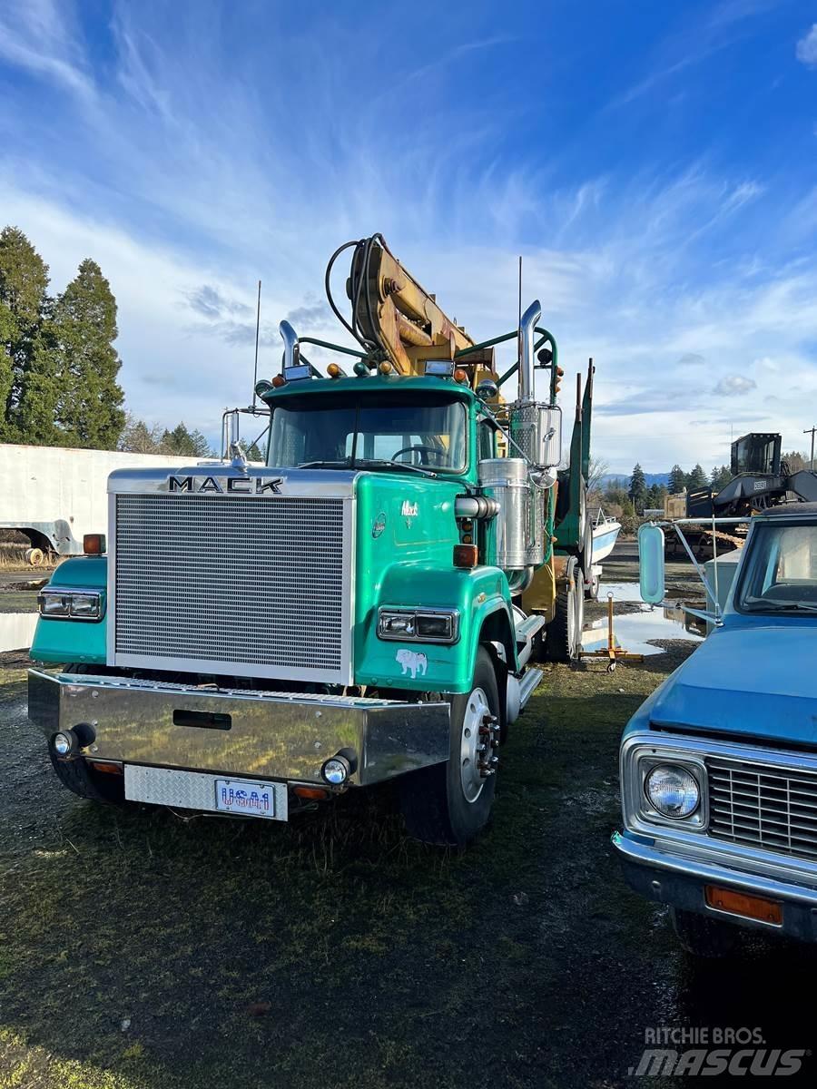 Mack RW700 Samochody do przewozu drewna