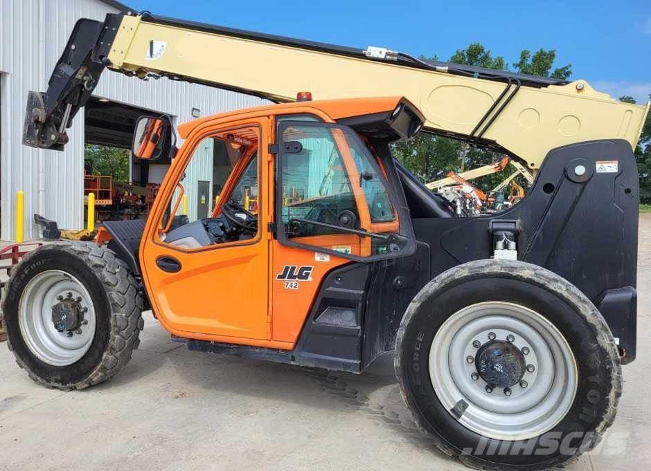 JLG 742 Ładowarki teleskopowe
