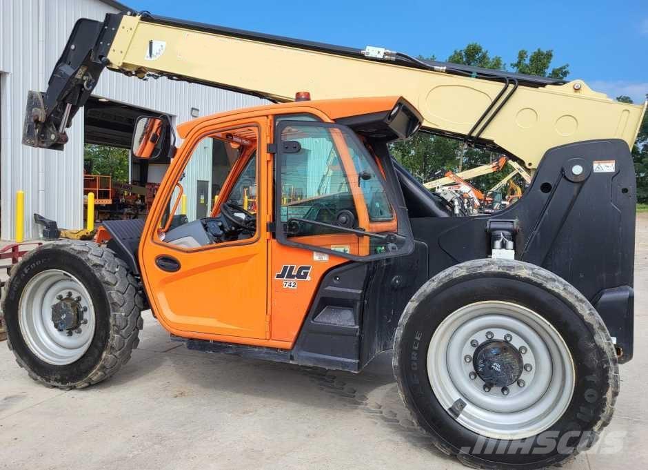 JLG 742 Ładowarki teleskopowe