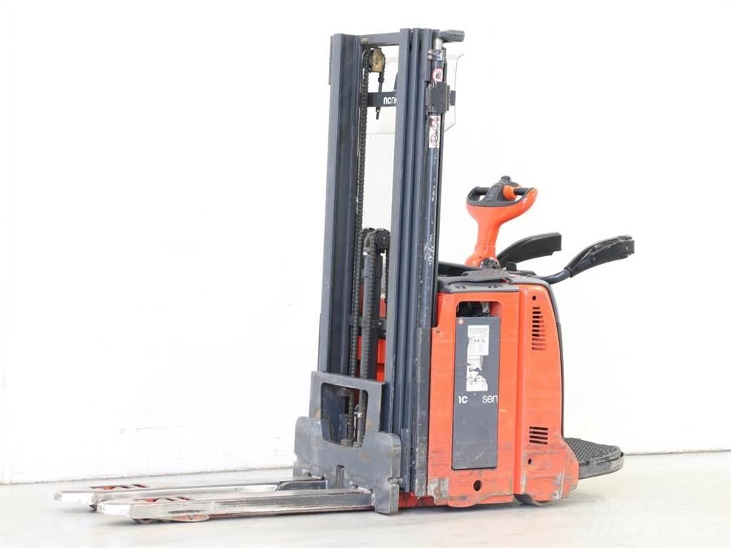 Linde D12AP/133 Wózki widłowe unoszące z dyszlem