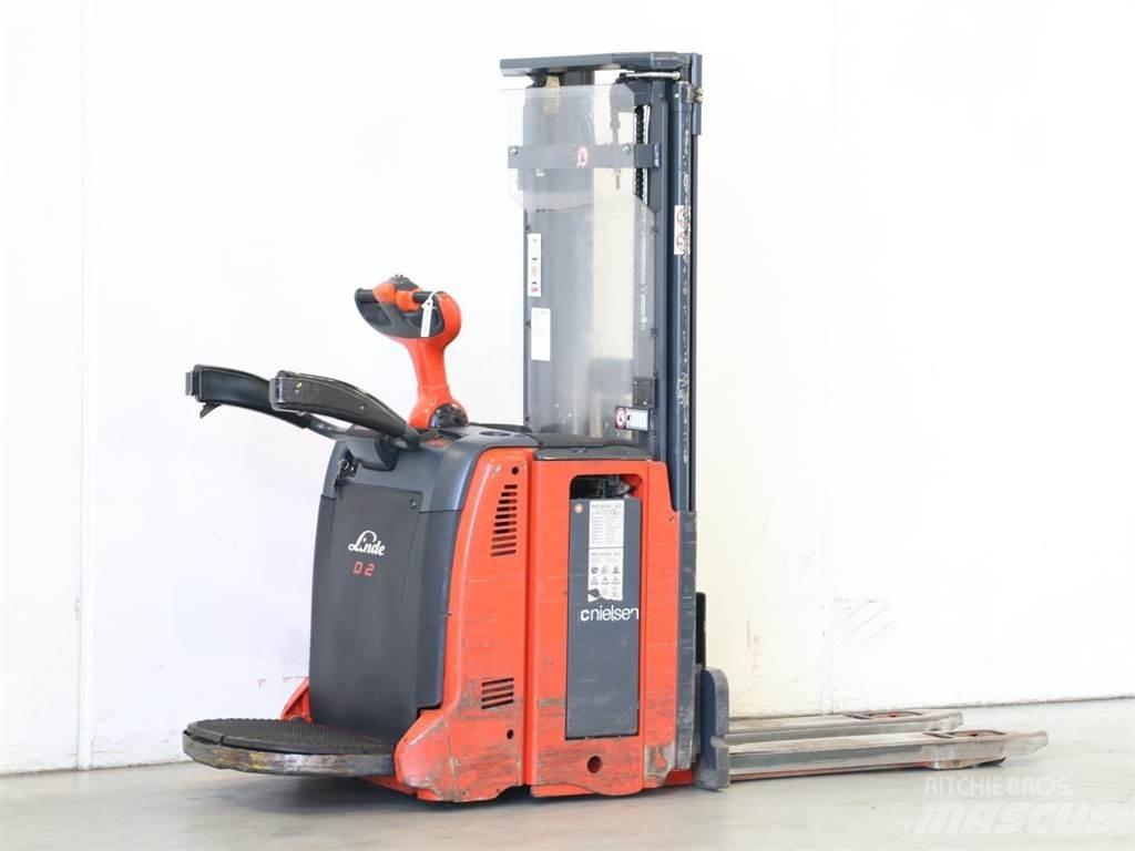Linde D12AP/133 Wózki widłowe unoszące z dyszlem