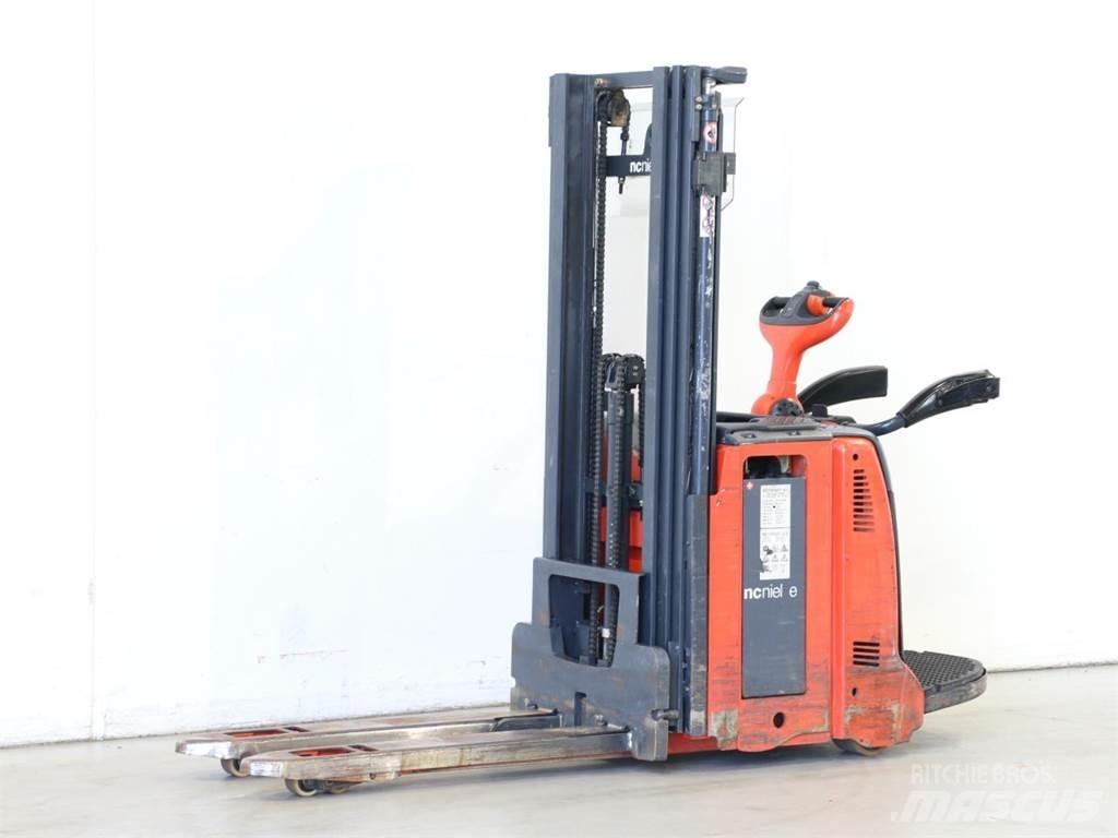 Linde D12AP/133 Wózki widłowe unoszące z dyszlem