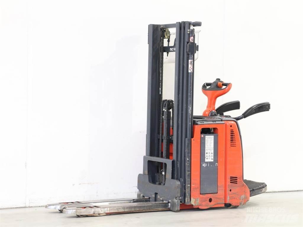 Linde D12AP/133 Wózki widłowe unoszące z dyszlem