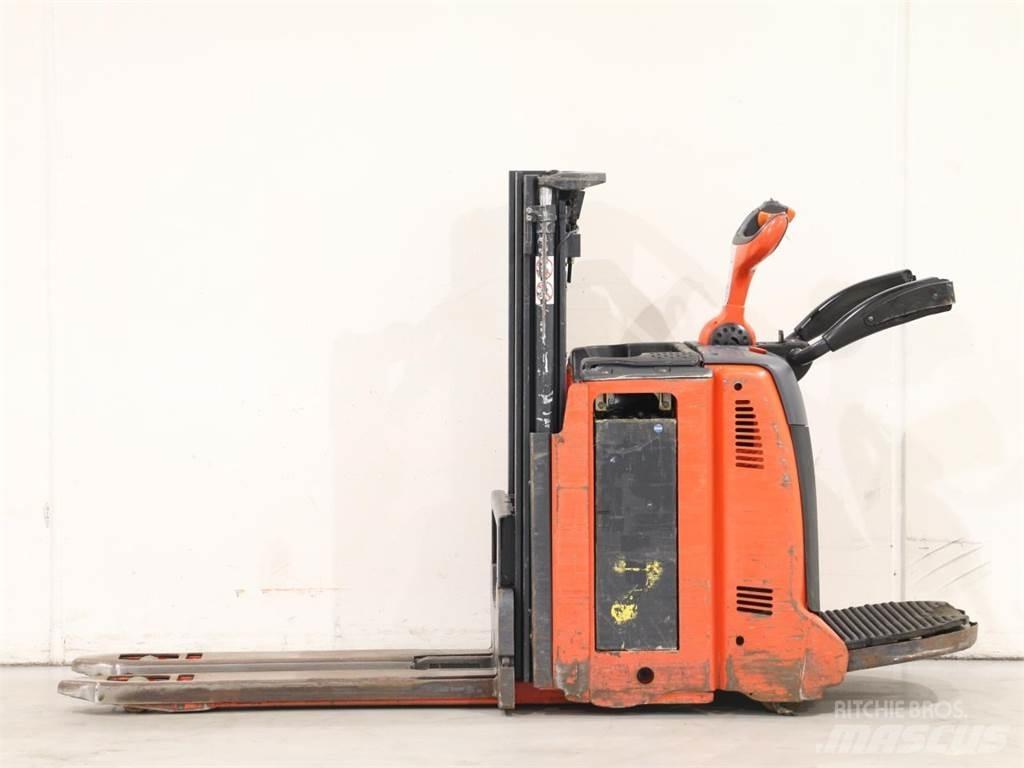 Linde D12AP/133-00 Wózki widłowe unoszące z dyszlem