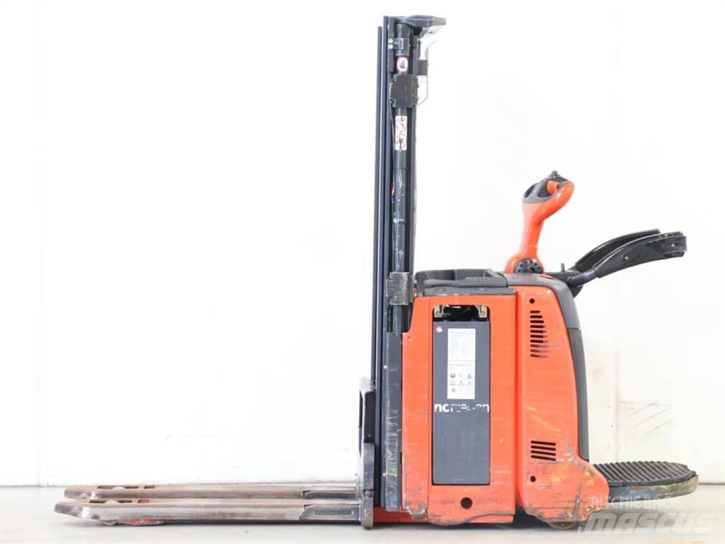 Linde D12AP/133-00 Wózki widłowe unoszące z dyszlem