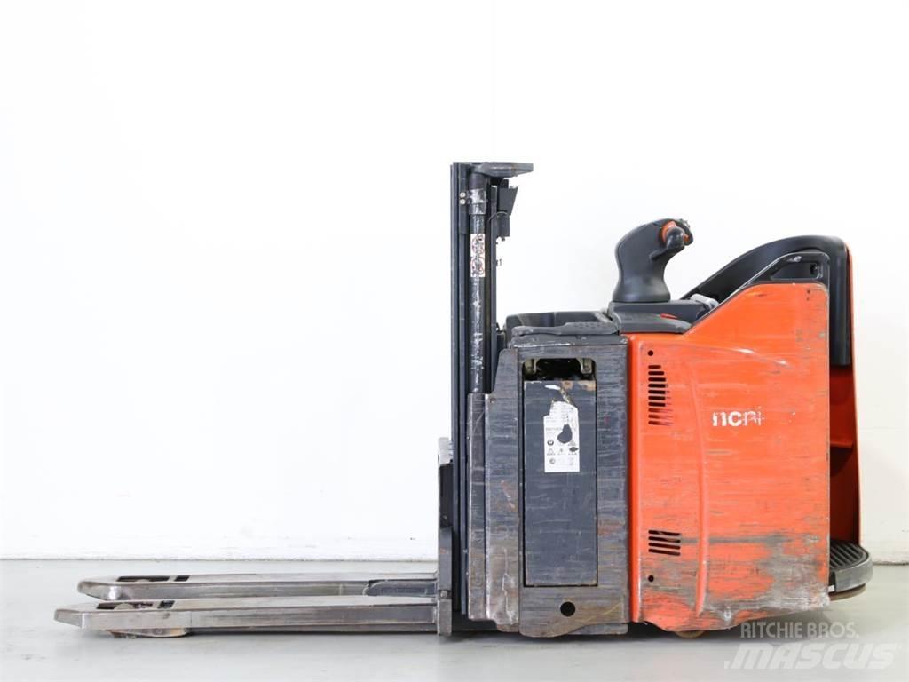 Linde D12HPSP/133 Wózki widłowe unoszące z dyszlem