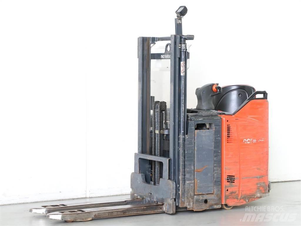 Linde D12SP/133 Wózki widłowe unoszące z dyszlem