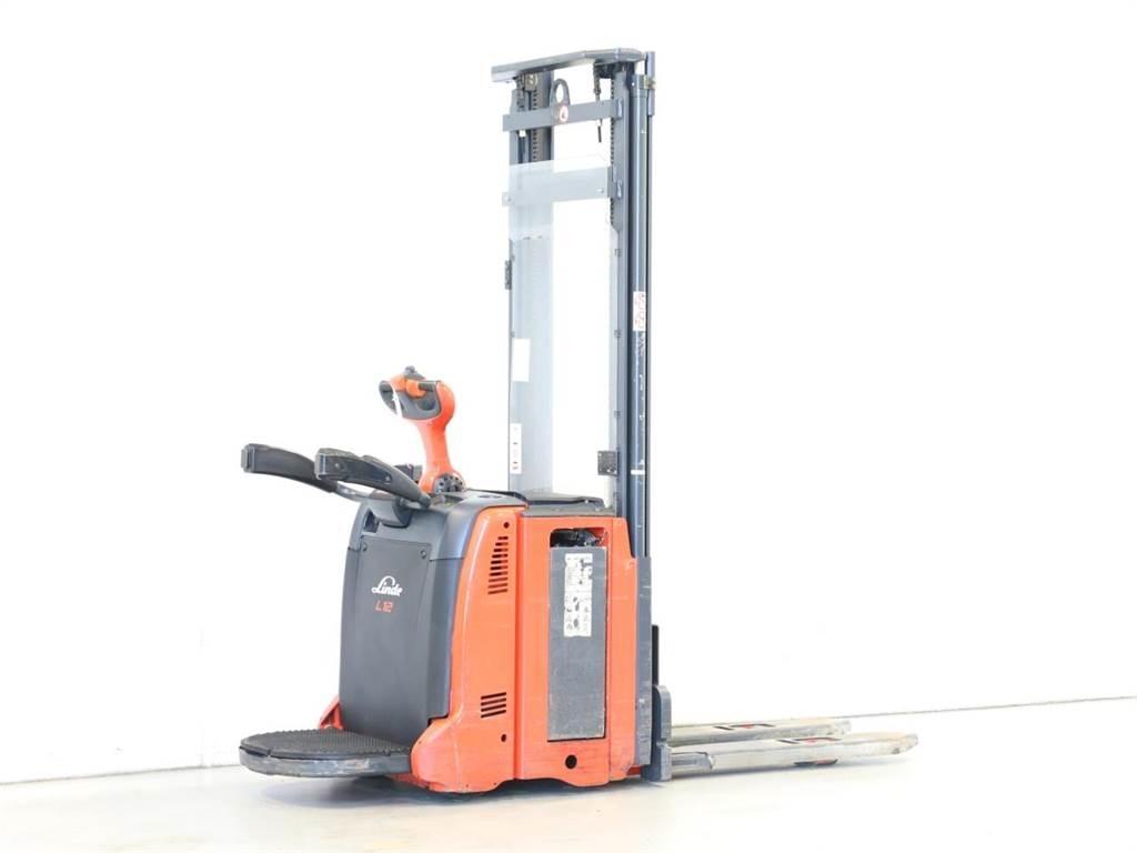 Linde L12AP/133-00 Wózki widłowe unoszące z dyszlem