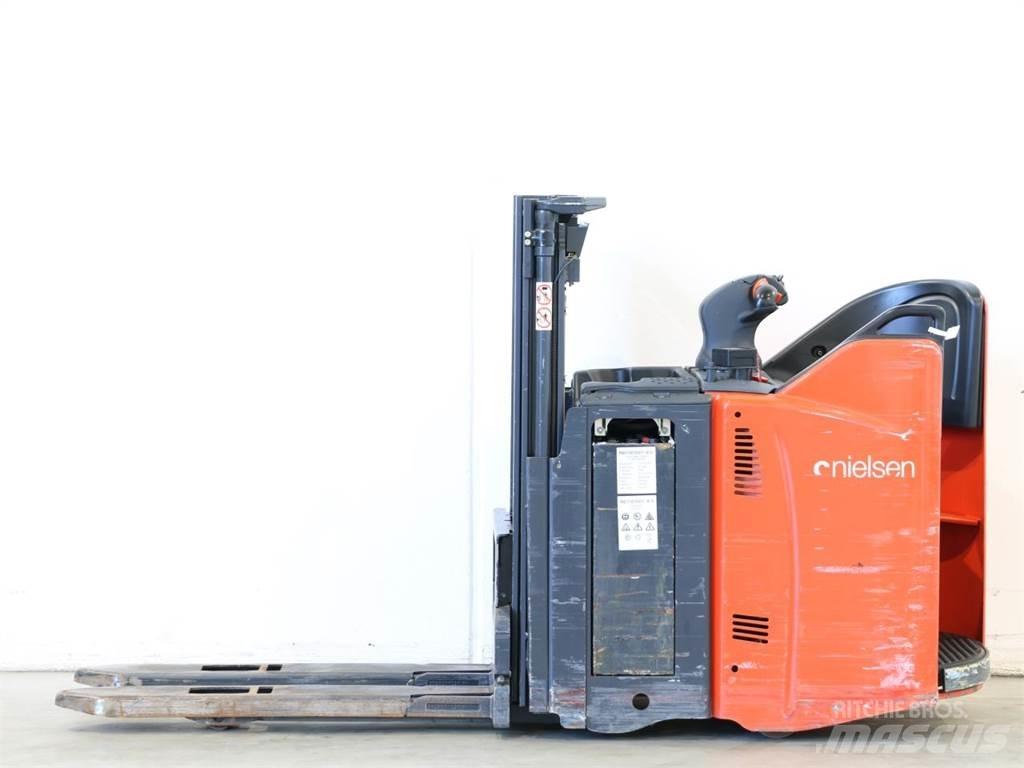 Linde L12SP/133-00 Wózki widłowe unoszące z dyszlem