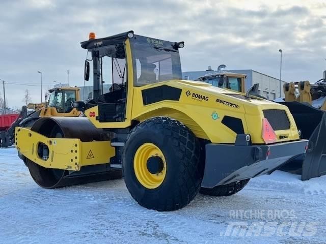 Bomag BW 213D-5 Maszyny budowlane - Inne
