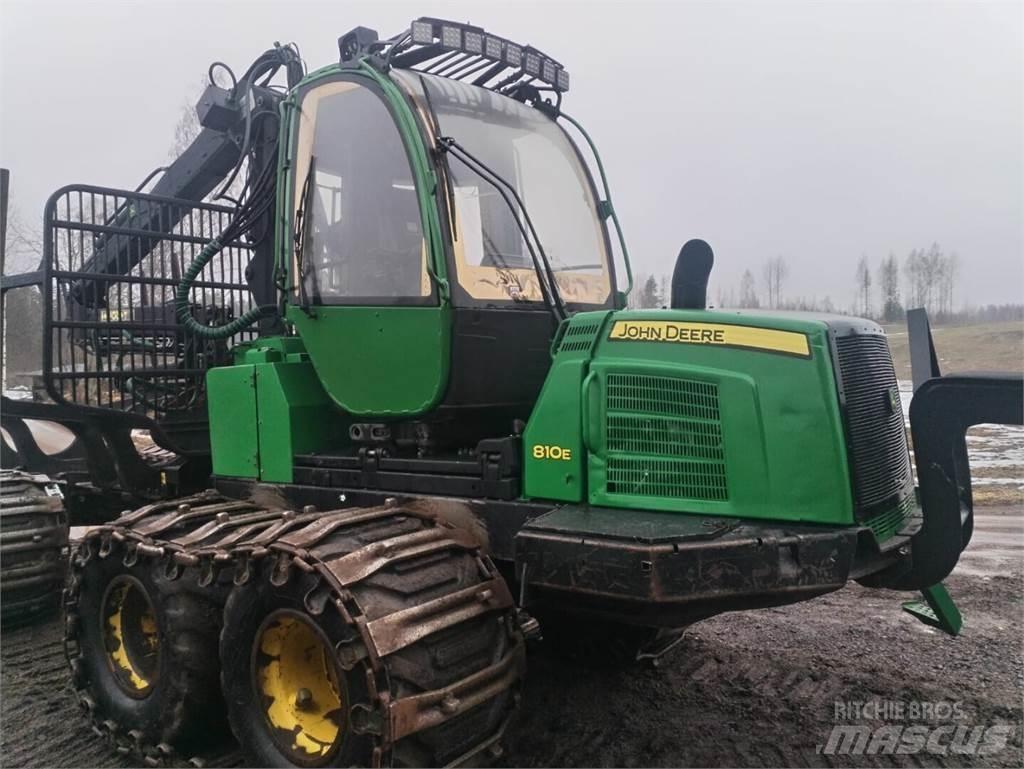 John Deere 810 E Forwardery