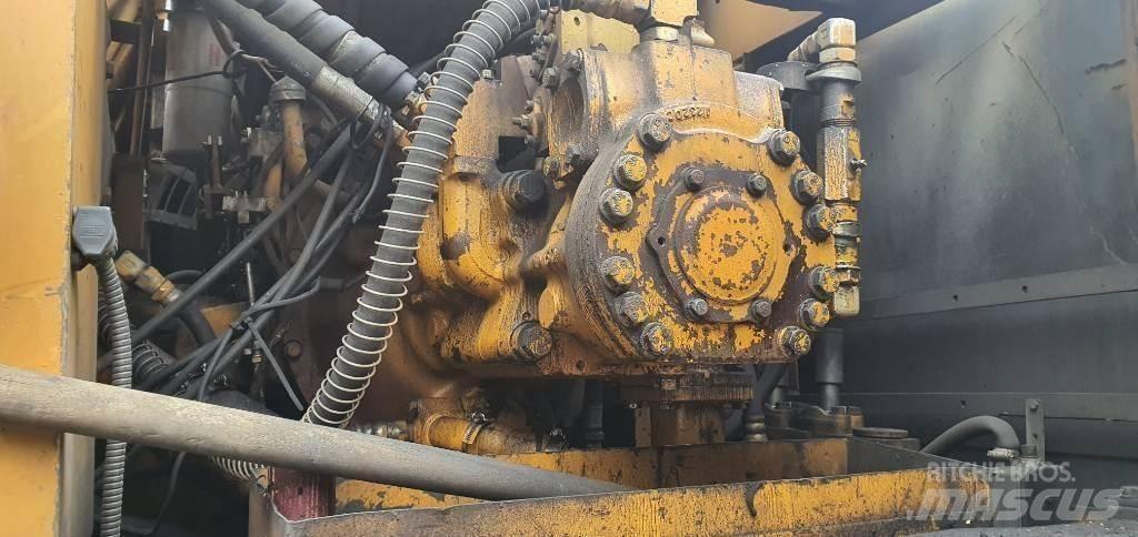 Komatsu PC300-3 Koparki gąsienicowe