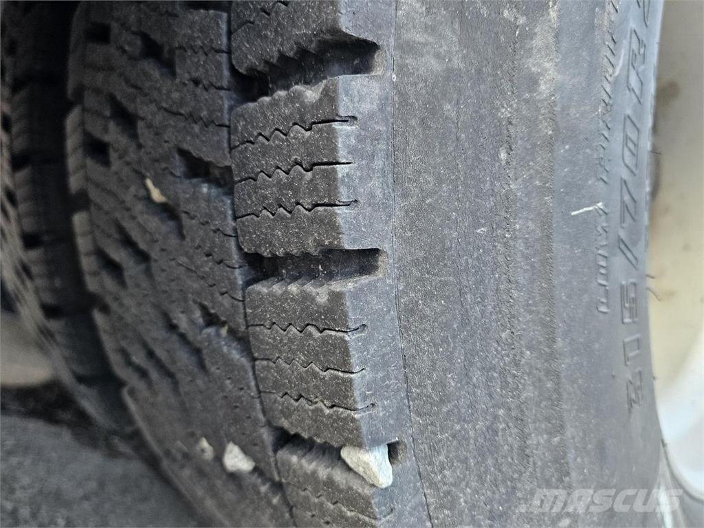 Scania 94L 4X2 Samochody ciężarowe ze skrzynią zamkniętą