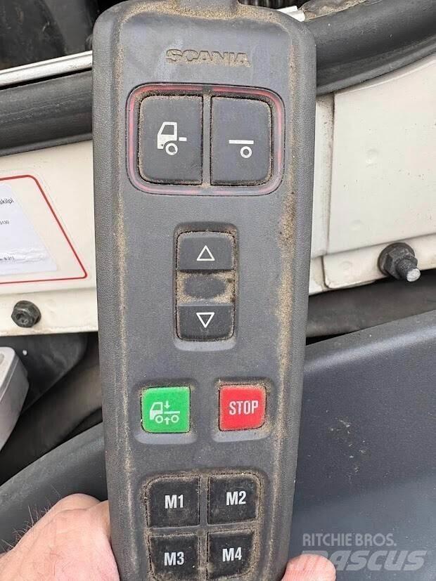Scania G360 Samochody ciężarowe ze skrzynią zamkniętą