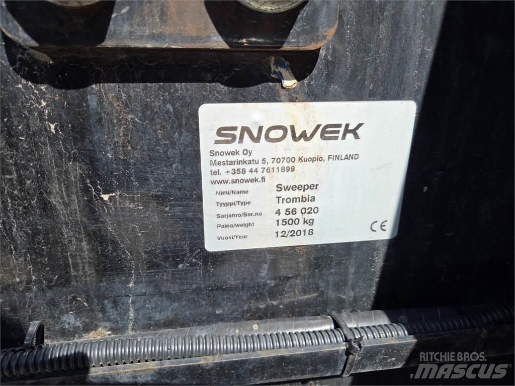 Snowek Trombia Zamiatarki - Zgarniarki - Odśnieżarki