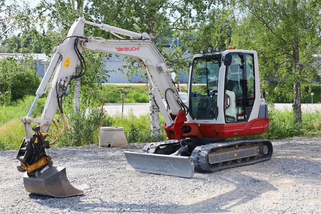 Takeuchi TB250 Minikoparki