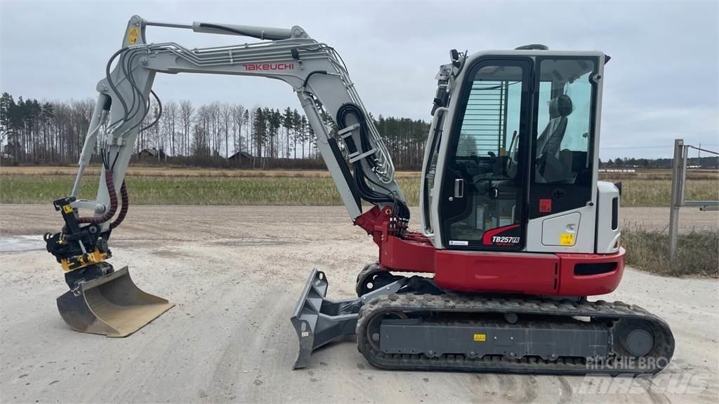 Takeuchi TB257FR Minikoparki