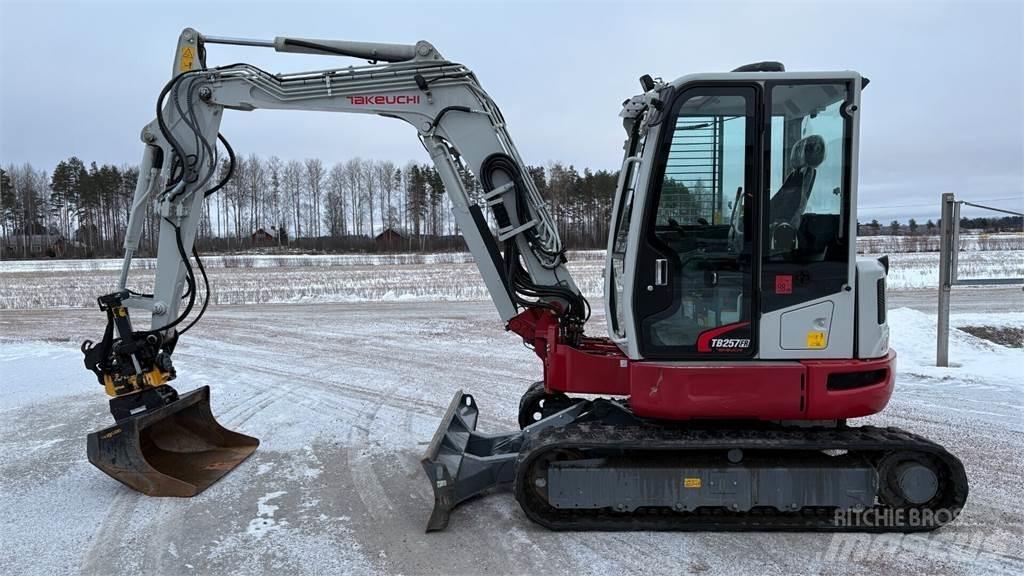 Takeuchi TB257FR Minikoparki