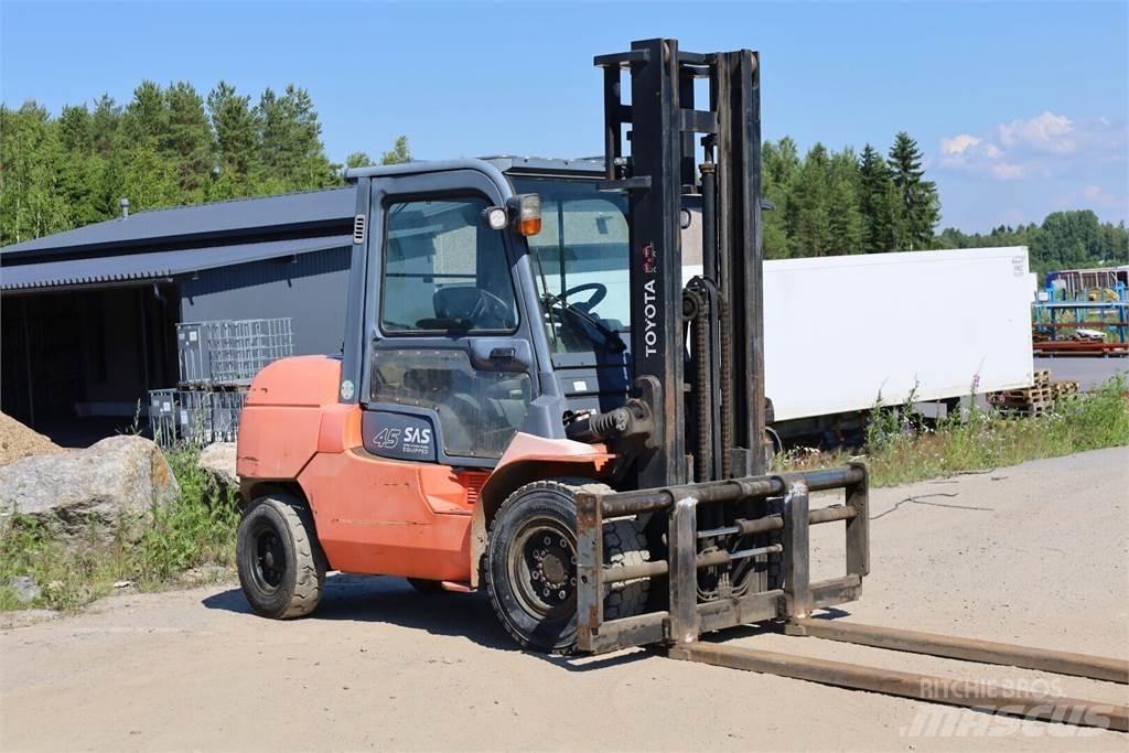Toyota 7FD40 Wózki Diesla