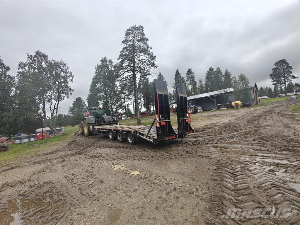 Tyrone 33 T Przyczepy niskopodłogowe