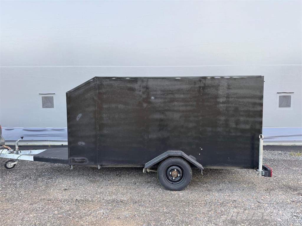  Umpiperäkärry Lekkie przyczepy