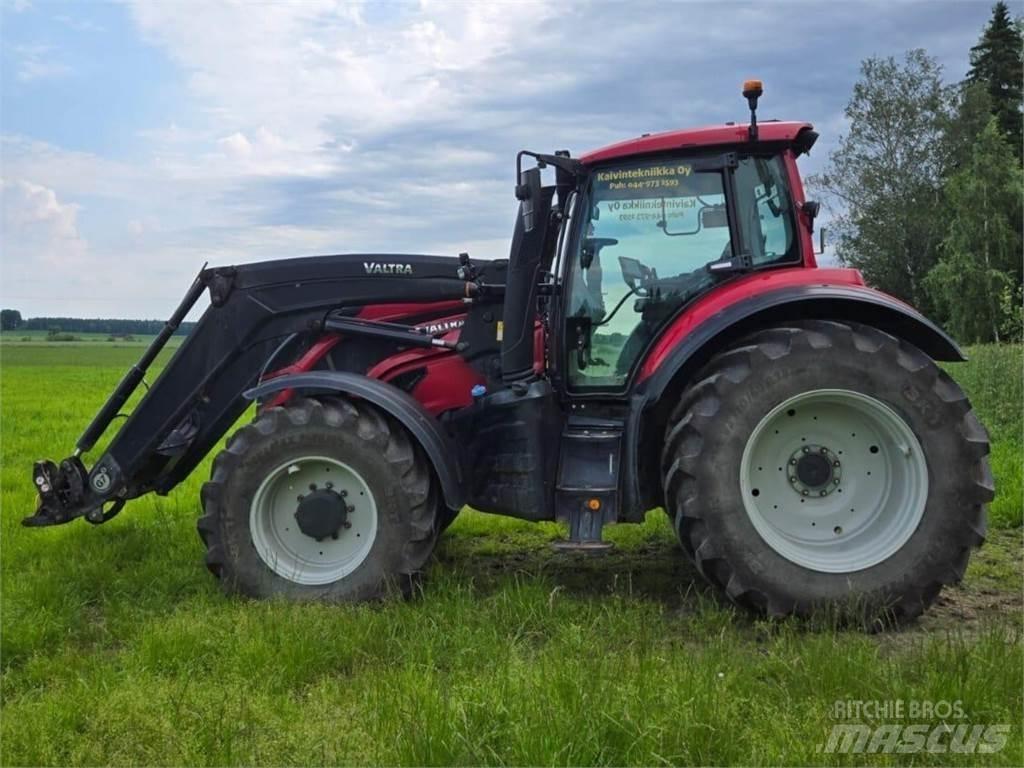 Valtra T144 Versu Ciągniki rolnicze