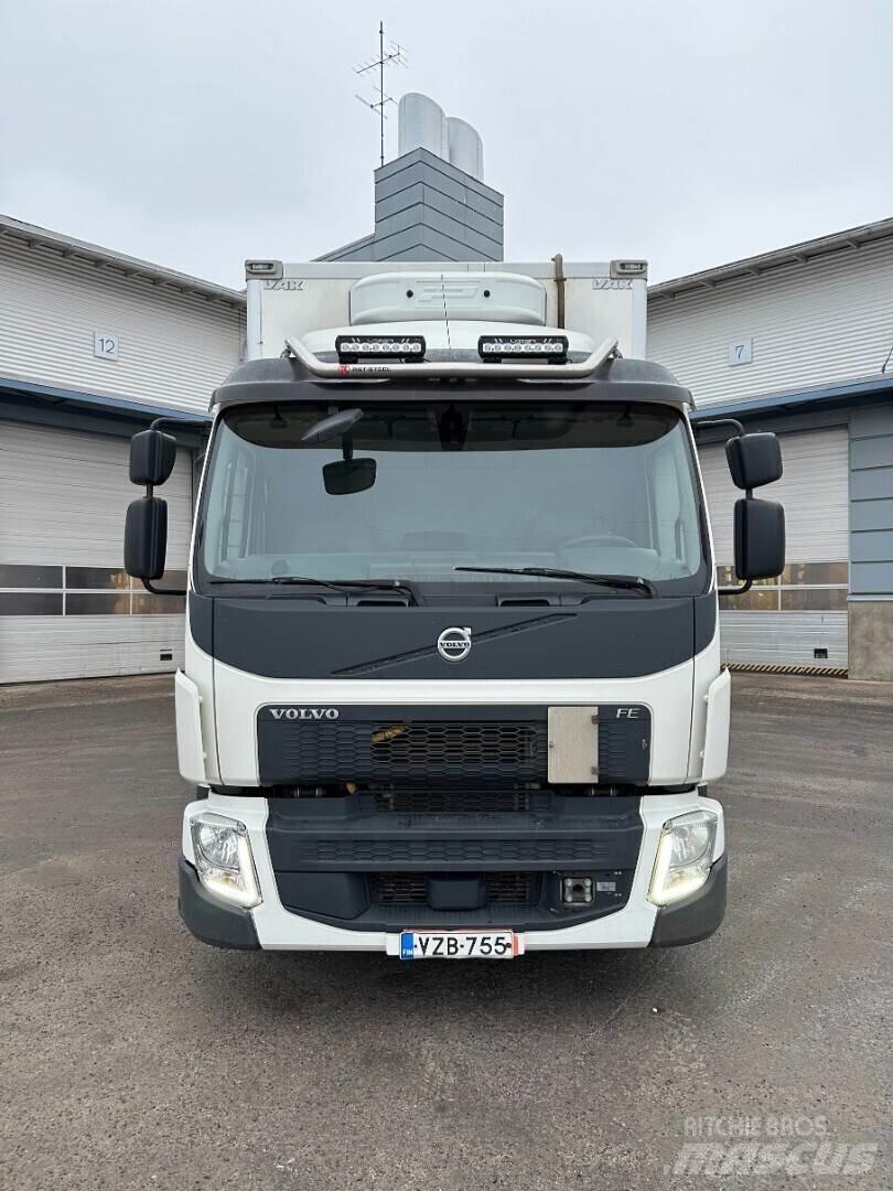 Volvo FE320 4x2 Samochody ciężarowe ze skrzynią zamkniętą