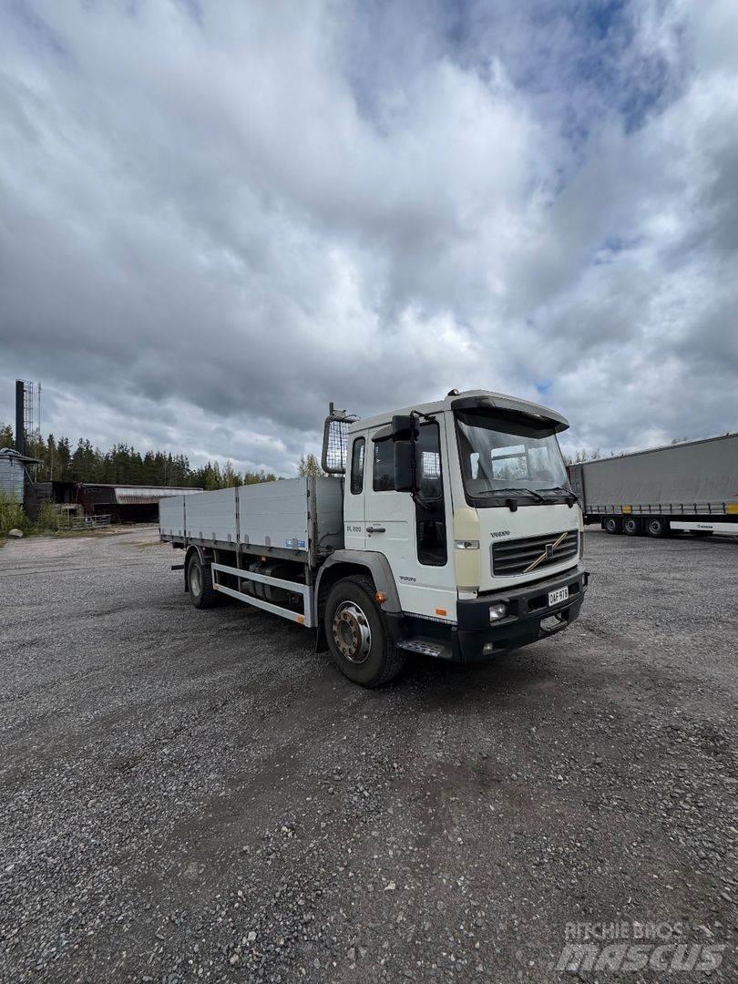 Volvo FL6 Ciężarówki typu Platforma / Skrzynia