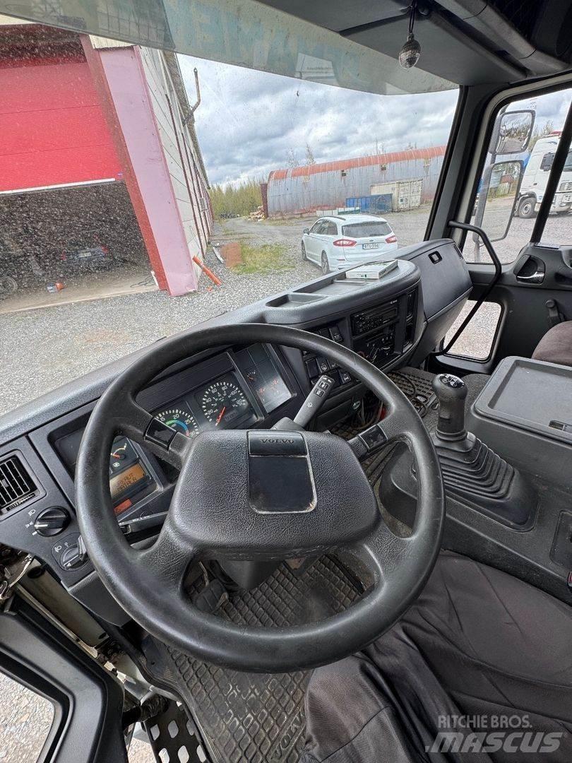 Volvo FL6 Ciężarówki typu Platforma / Skrzynia