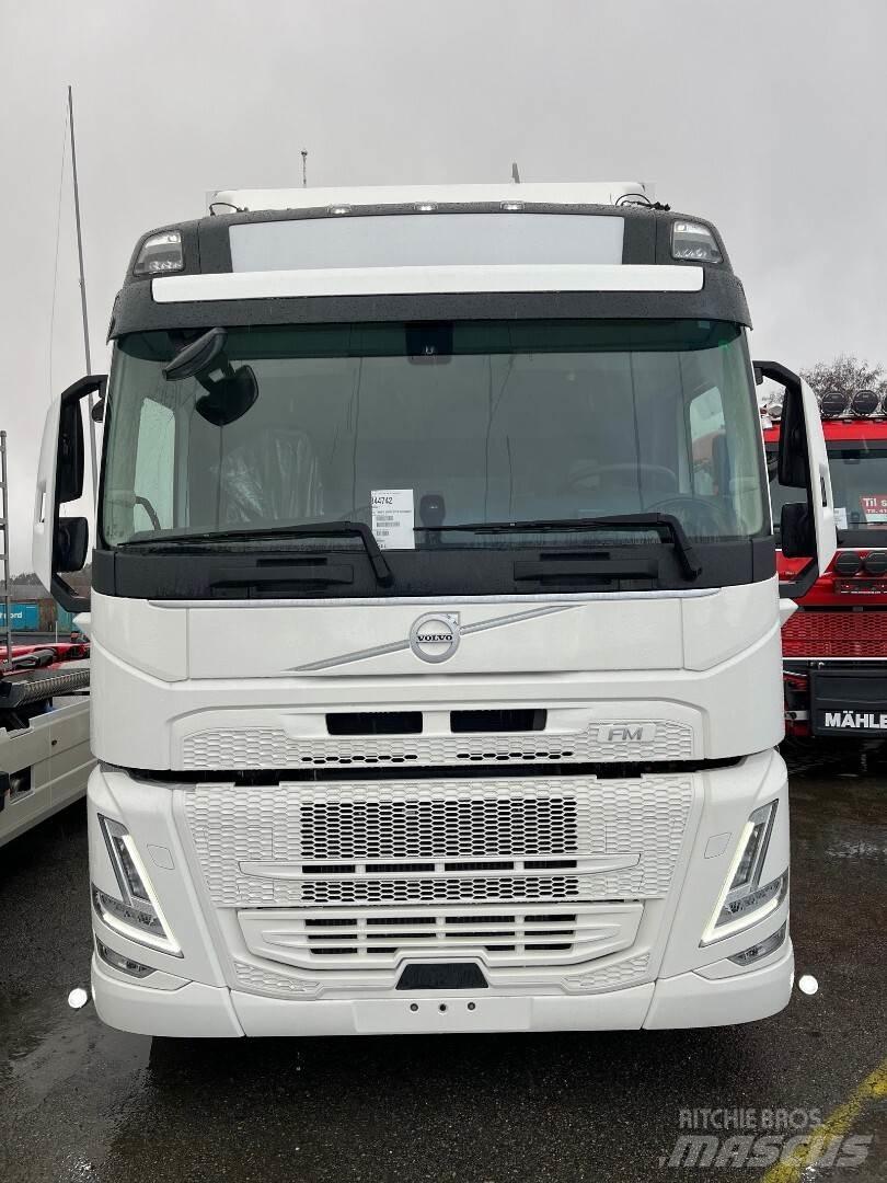 Volvo FM330 4x2 Samochody ciężarowe ze skrzynią zamkniętą