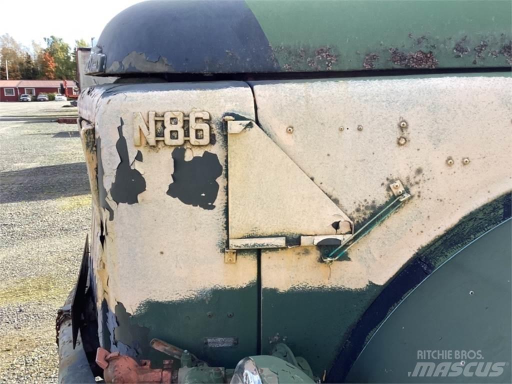 Volvo N 86 Ciężarówki typu Platforma / Skrzynia