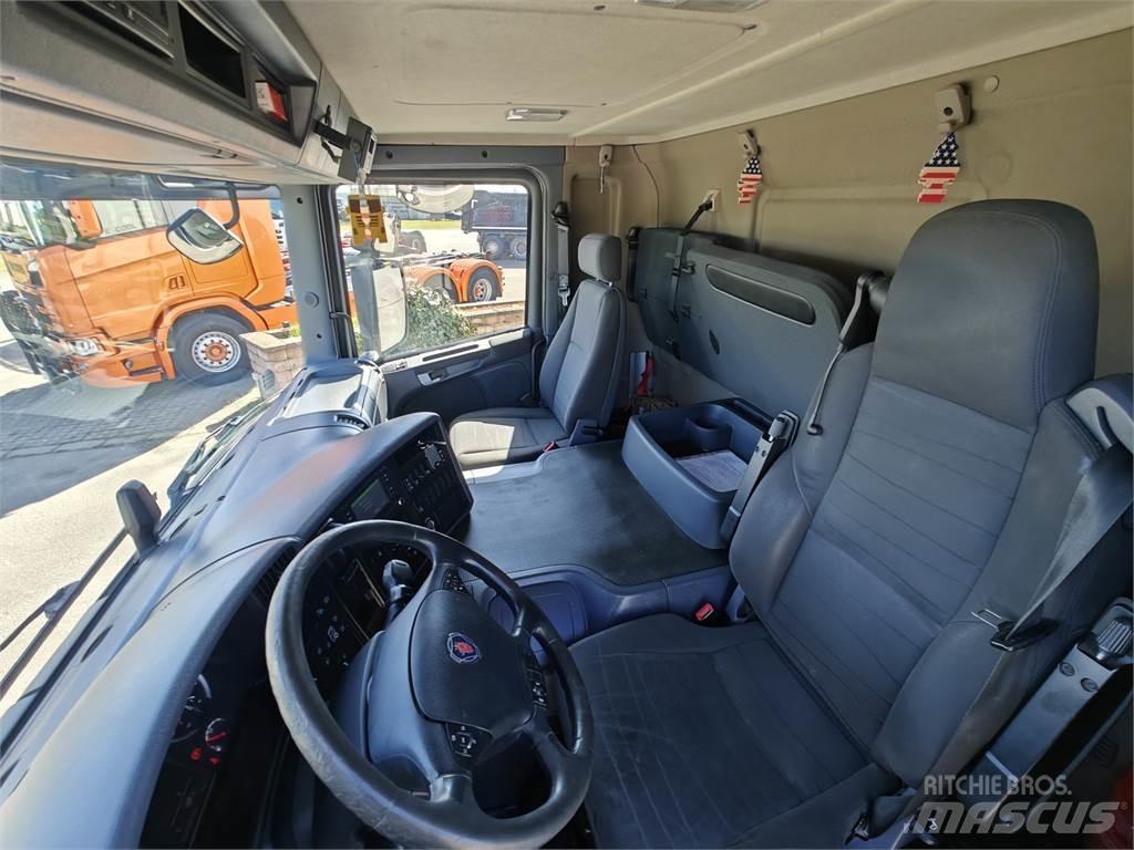 Scania P280 Samochody ciężarowe ze skrzynią zamkniętą