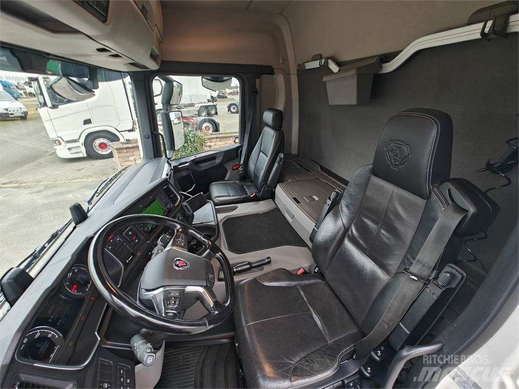 Scania P280 Samochody ciężarowe ze skrzynią zamkniętą