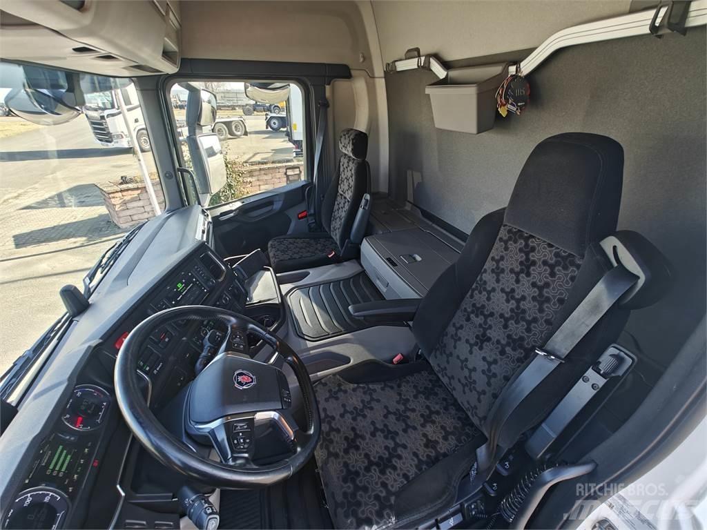 Scania P280 Samochody ciężarowe ze skrzynią zamkniętą