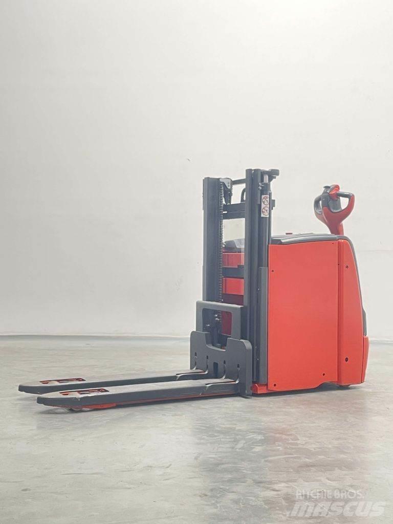 Linde D10 ACC-1163 Wózki widłowe unoszące z dyszlem
