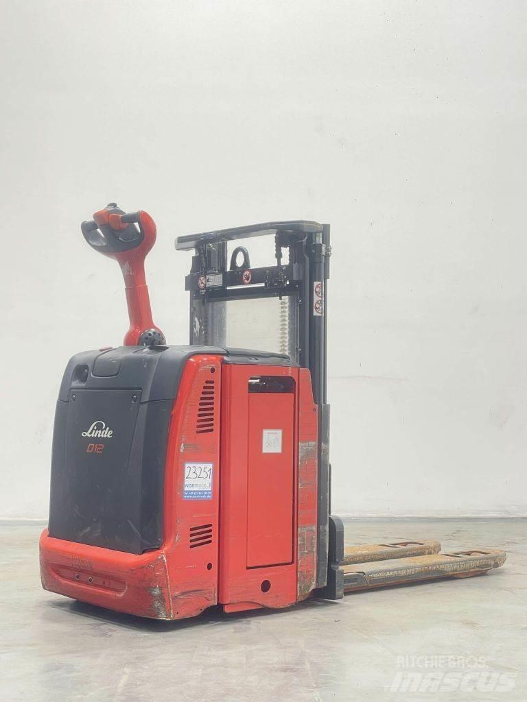 Linde D12-133 Wózki widłowe unoszące z dyszlem