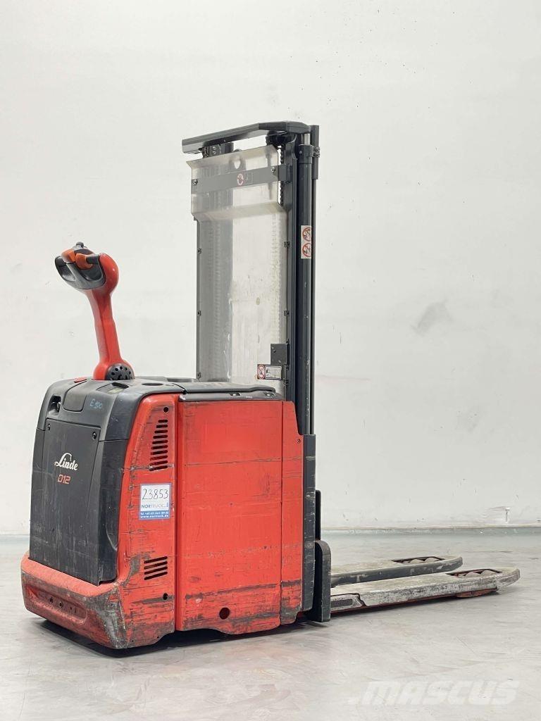 Linde D12-133 Wózki widłowe unoszące z dyszlem