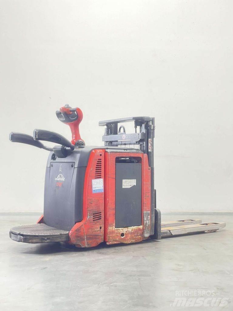 Linde D12AP-133 Wózki widłowe unoszące z dyszlem