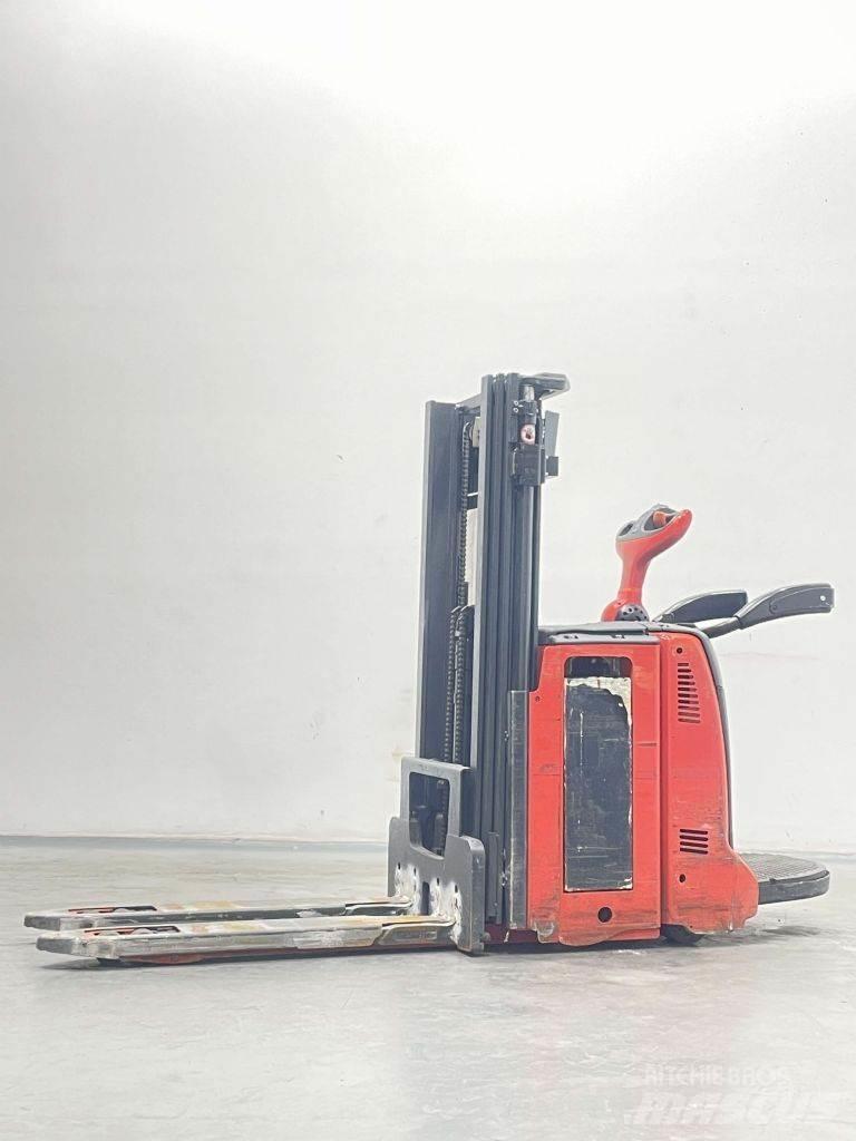 Linde D12AP-133 Wózki widłowe unoszące z dyszlem