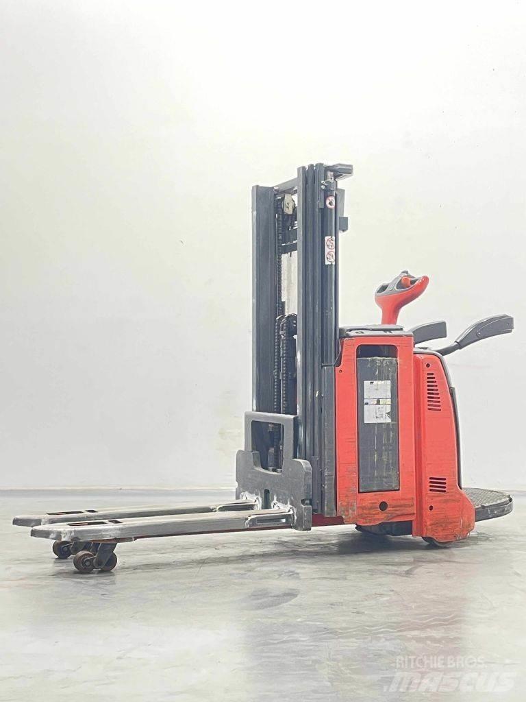 Linde D12LAP-133 Wózki widłowe unoszące z dyszlem
