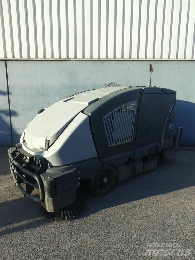 Nilfisk CS7000 1200B Zamiatarki - Zgarniarki - Odśnieżarki