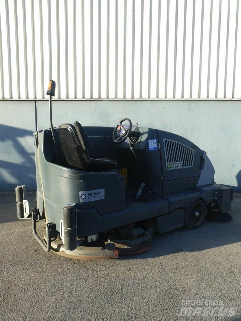 Nilfisk CS7000 1200B Zamiatarki - Zgarniarki - Odśnieżarki