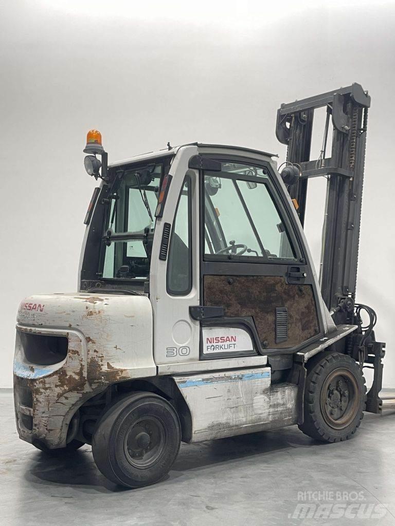 Nissan YG1D2A300 Wózki Diesla