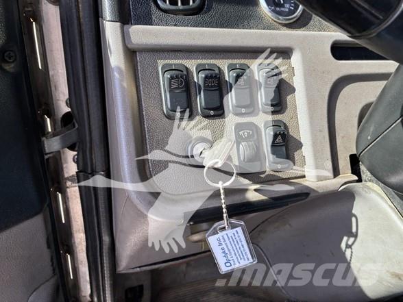 Peterbilt 365 Ciężarówki typu Platforma / Skrzynia