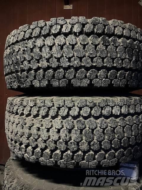  26.5X25 SNÖHJUL Opony, koła i felgi