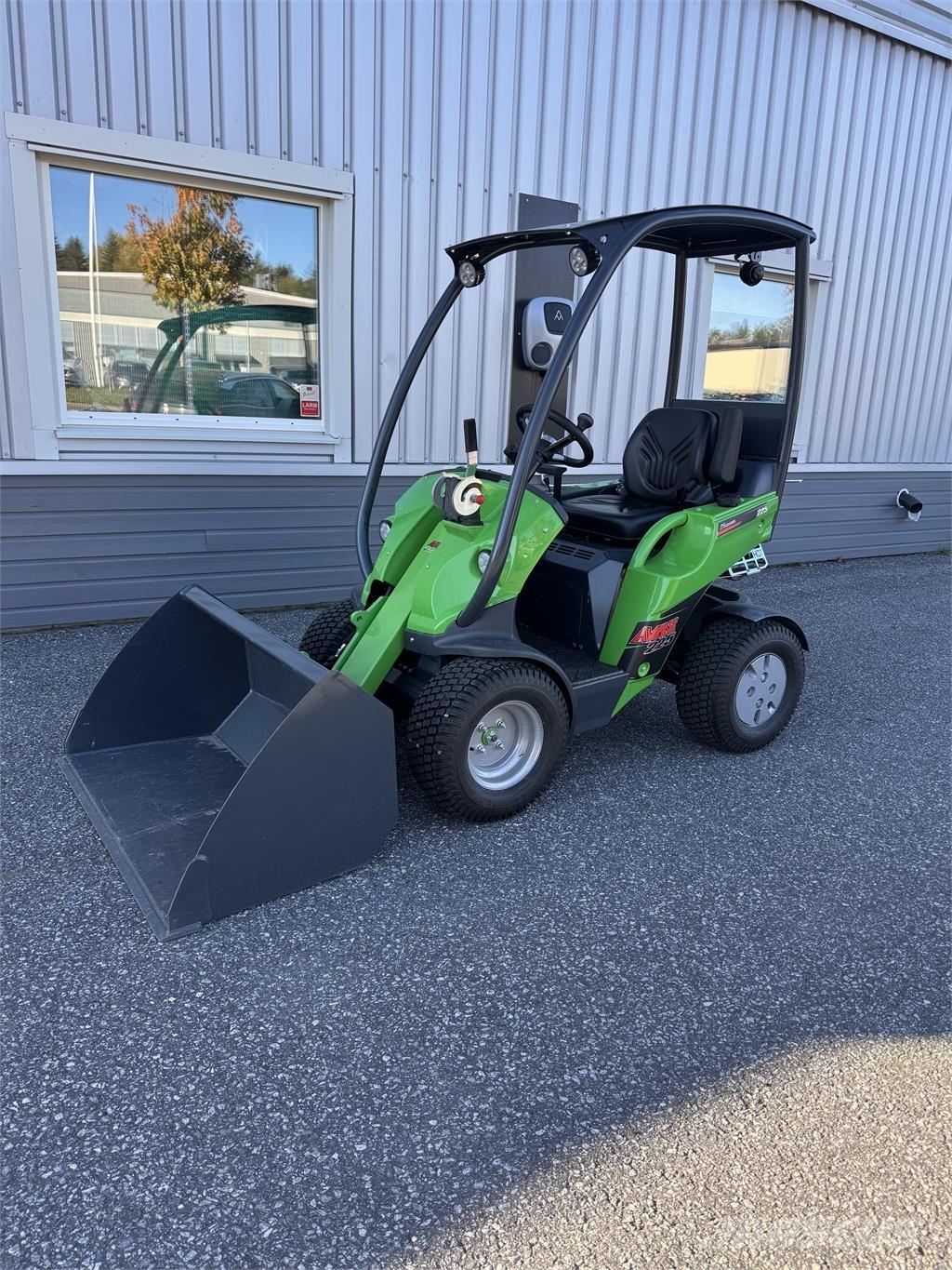 Avant 225 med skopa Ładowarki burtowe