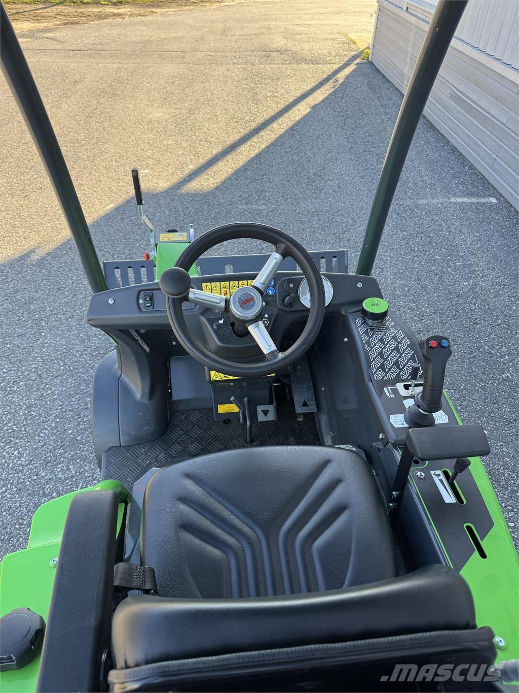 Avant 225 med skopa Ładowarki burtowe