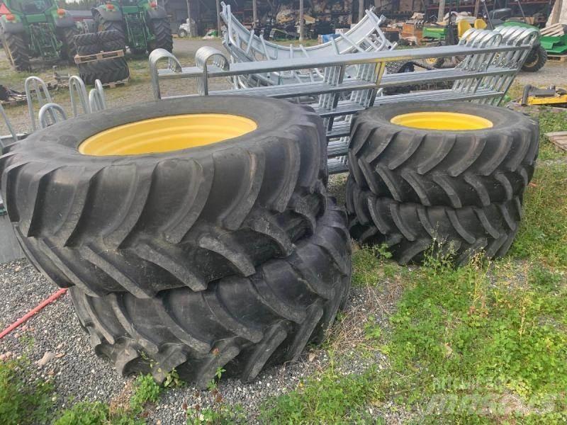 Firestone Däck på fälg Opony, koła i felgi